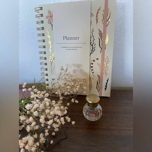 Threshold Floral Planner with Accessory - Picture 5 of 9